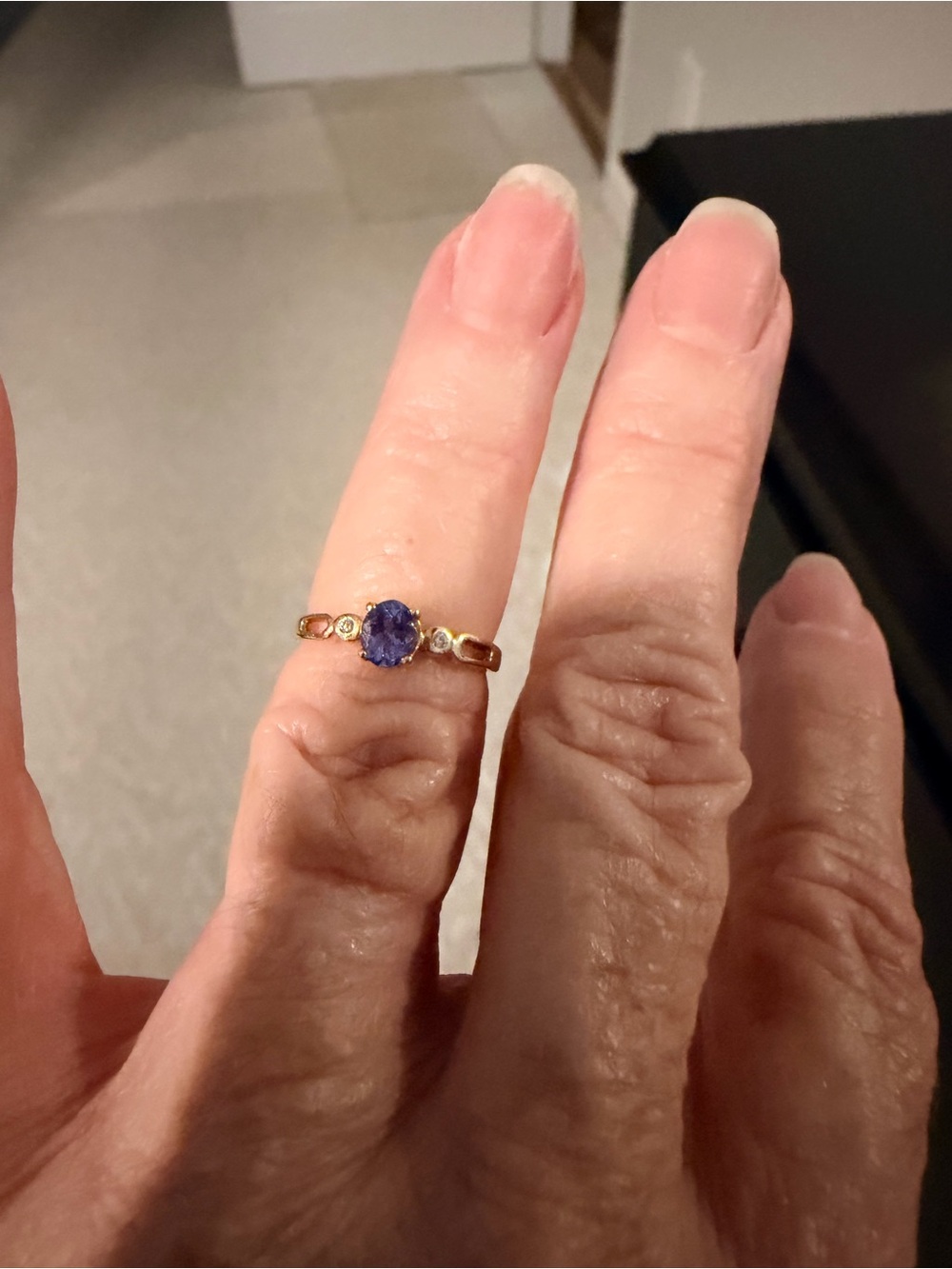 14K Gold Ring with Blue Violet Tanzanite. 2 oval Diamonds. - Picture 5 of 5